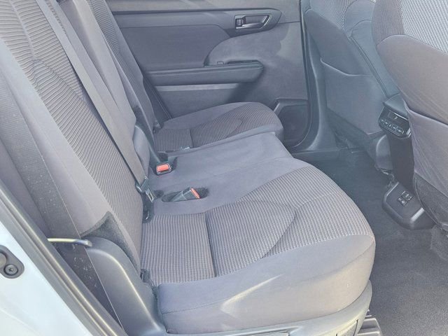 Used 2024 Toyota Highlander LE image 31