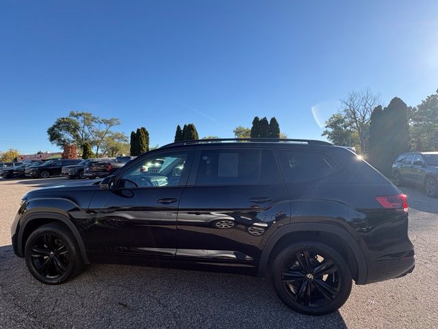 Used 2023 Volkswagen Atlas SEL R-Line AWD/4WD image 2