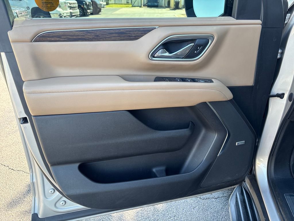 Used 2021 Chevrolet Tahoe Premier w/ Premium Package AWD/4WD image 14