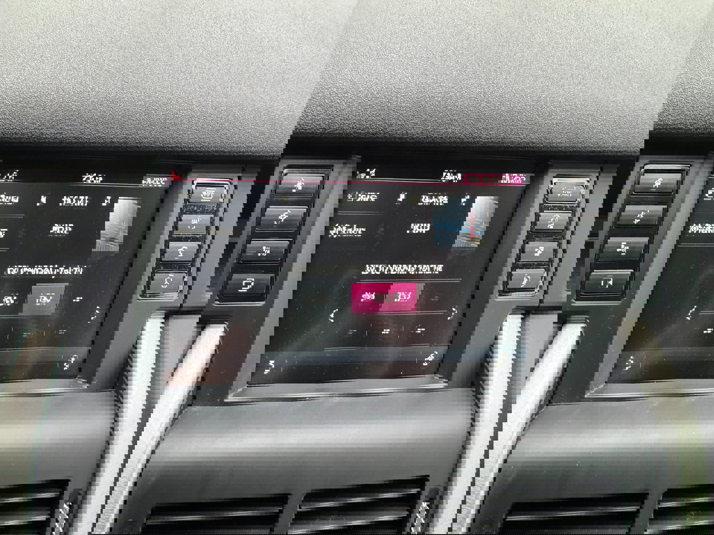 Used 2019 Land Rover Discovery Sport HSE Luxury image 19