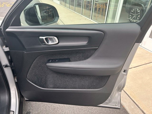 Certified 2025 Volvo XC40 B5 Plus AWD/4WD image 14