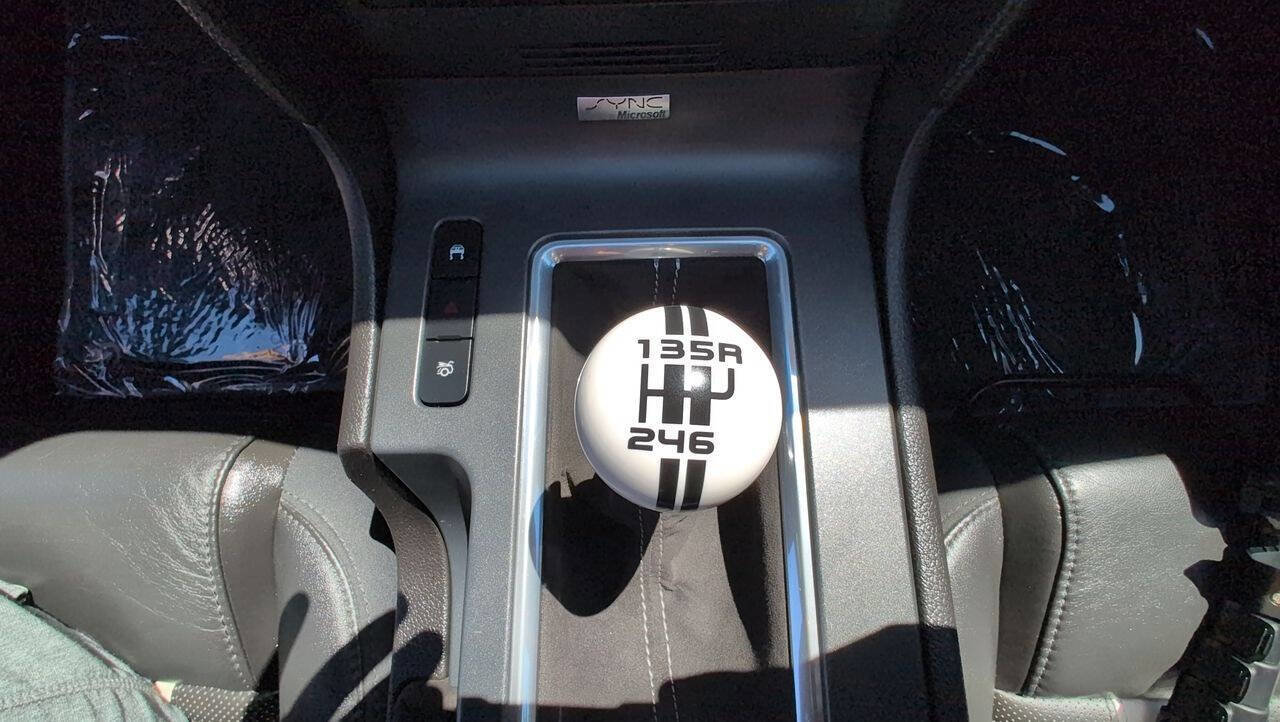 Used 2010 Ford Mustang Shelby GT500 image 14