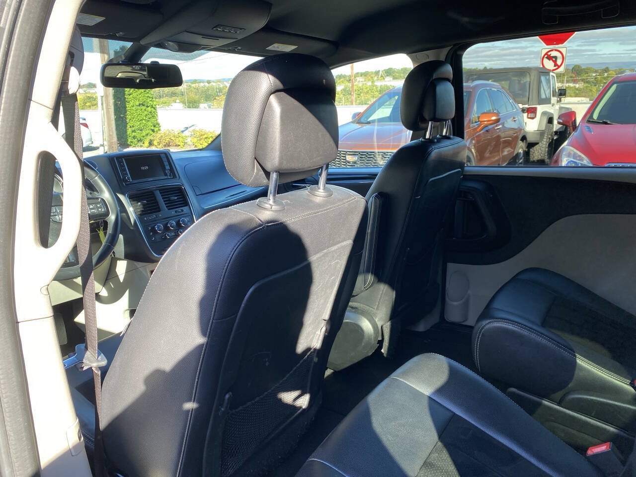 Used 2018 Dodge Grand Caravan SXT FWD image 15