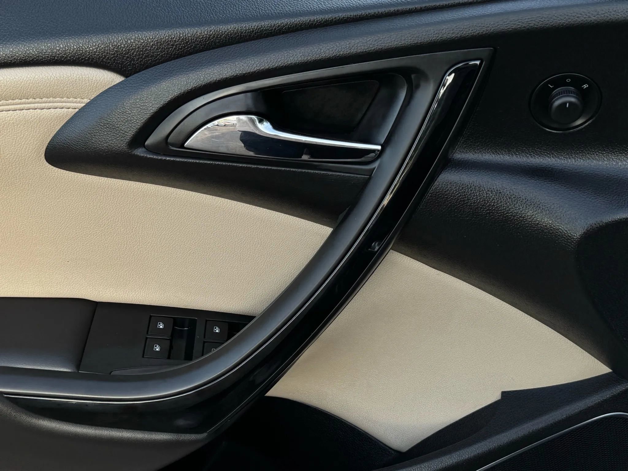 Used 2016 Buick Cascada Premium FWD image 38