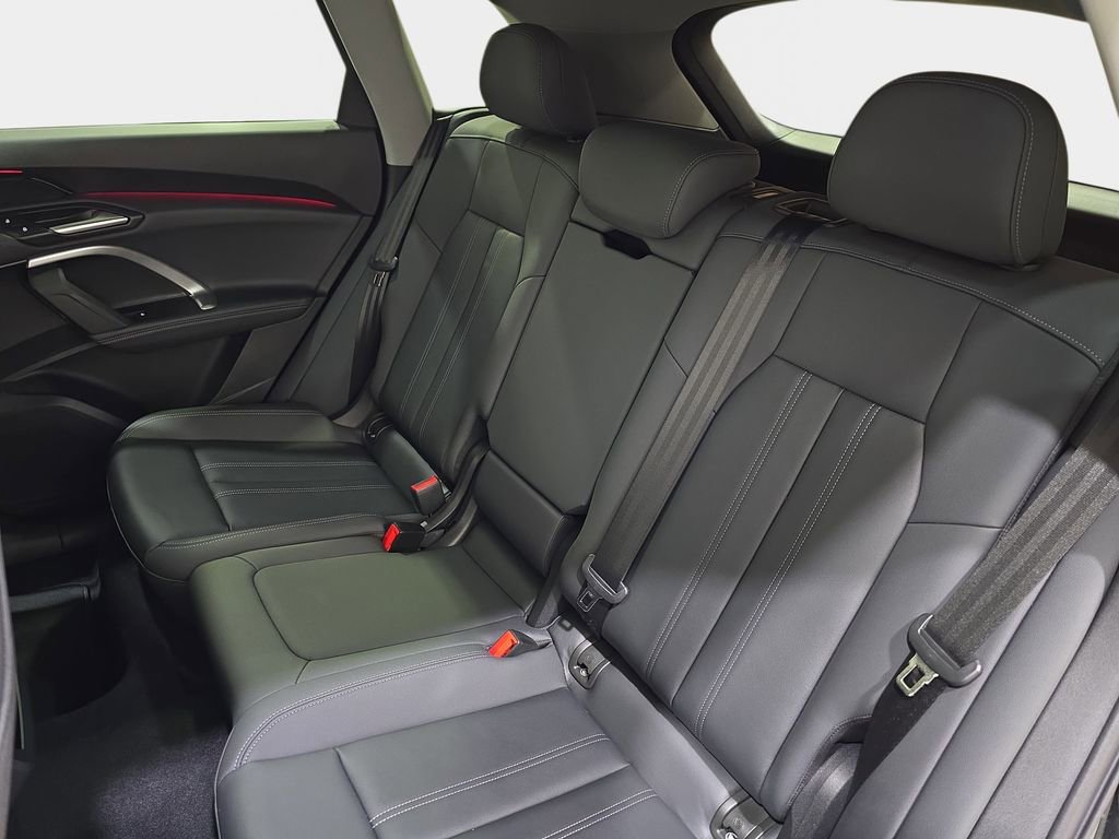Used 2025 Audi Q5 Premium w/ Convenience Package image 17
