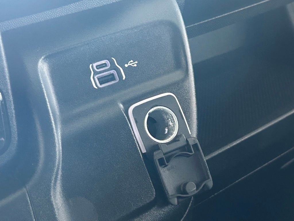 Used 2025 RAM ProMaster 2500 w/ Convenience Group image 35