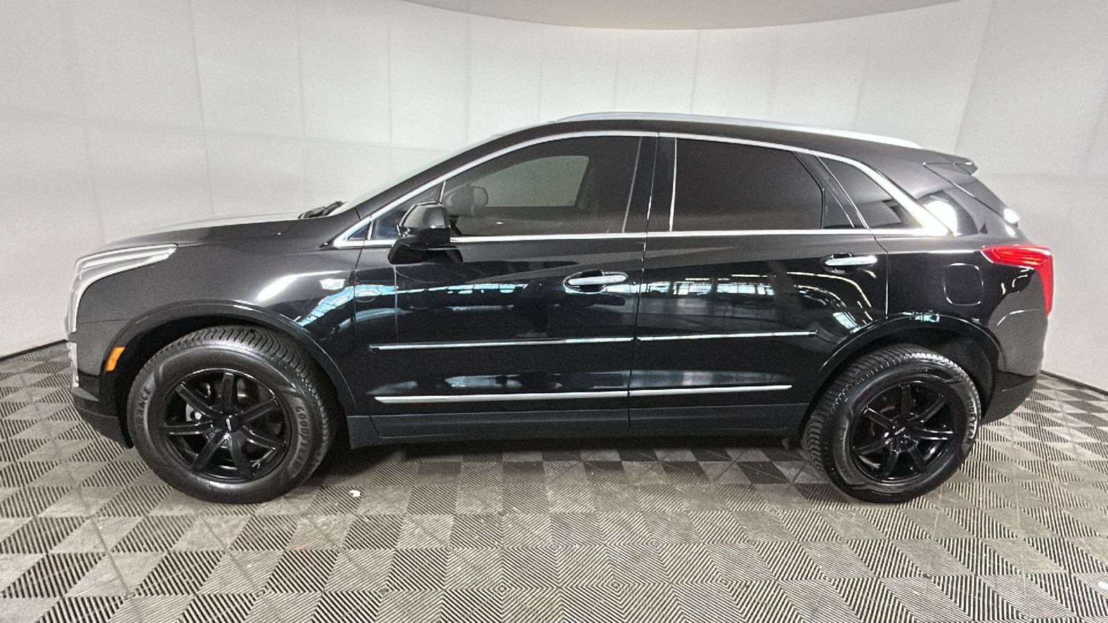 Used 2017 Cadillac XT5 Luxury AWD/4WD image 7