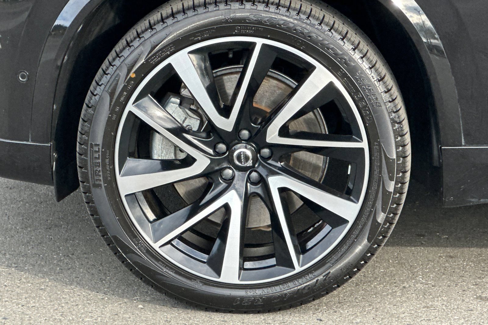 Used 2023 Volvo XC90 T8 Ultimate w/ Lounge Package AWD/4WD image 12
