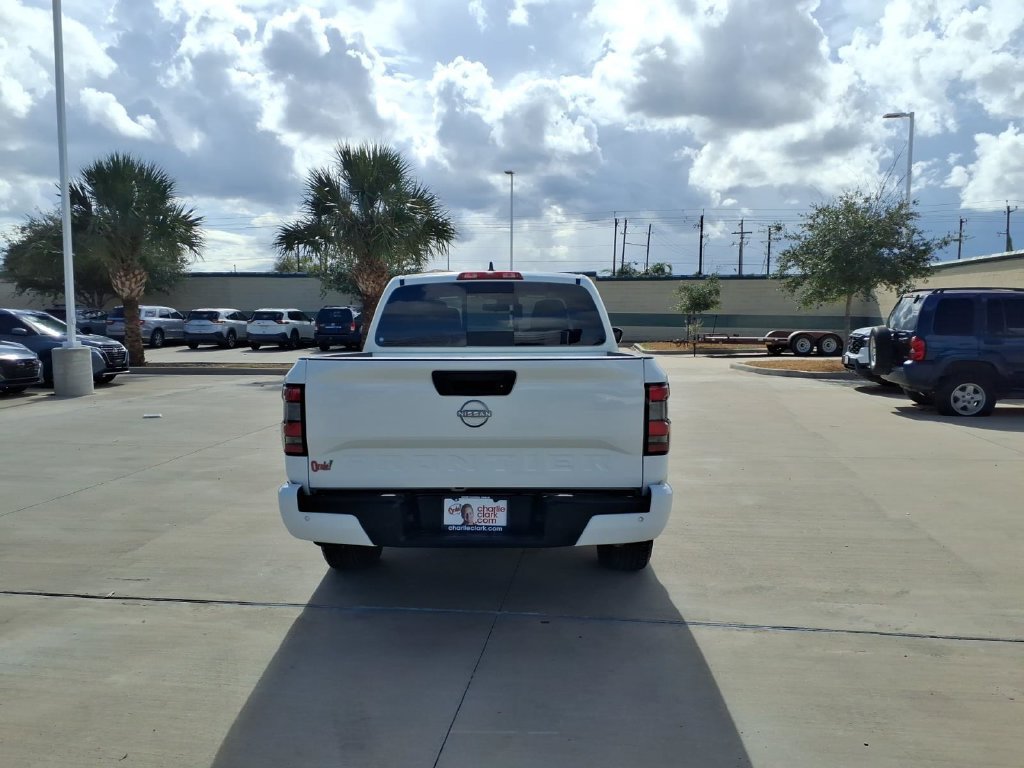 Used 2025 Nissan Frontier SV RWD image 4