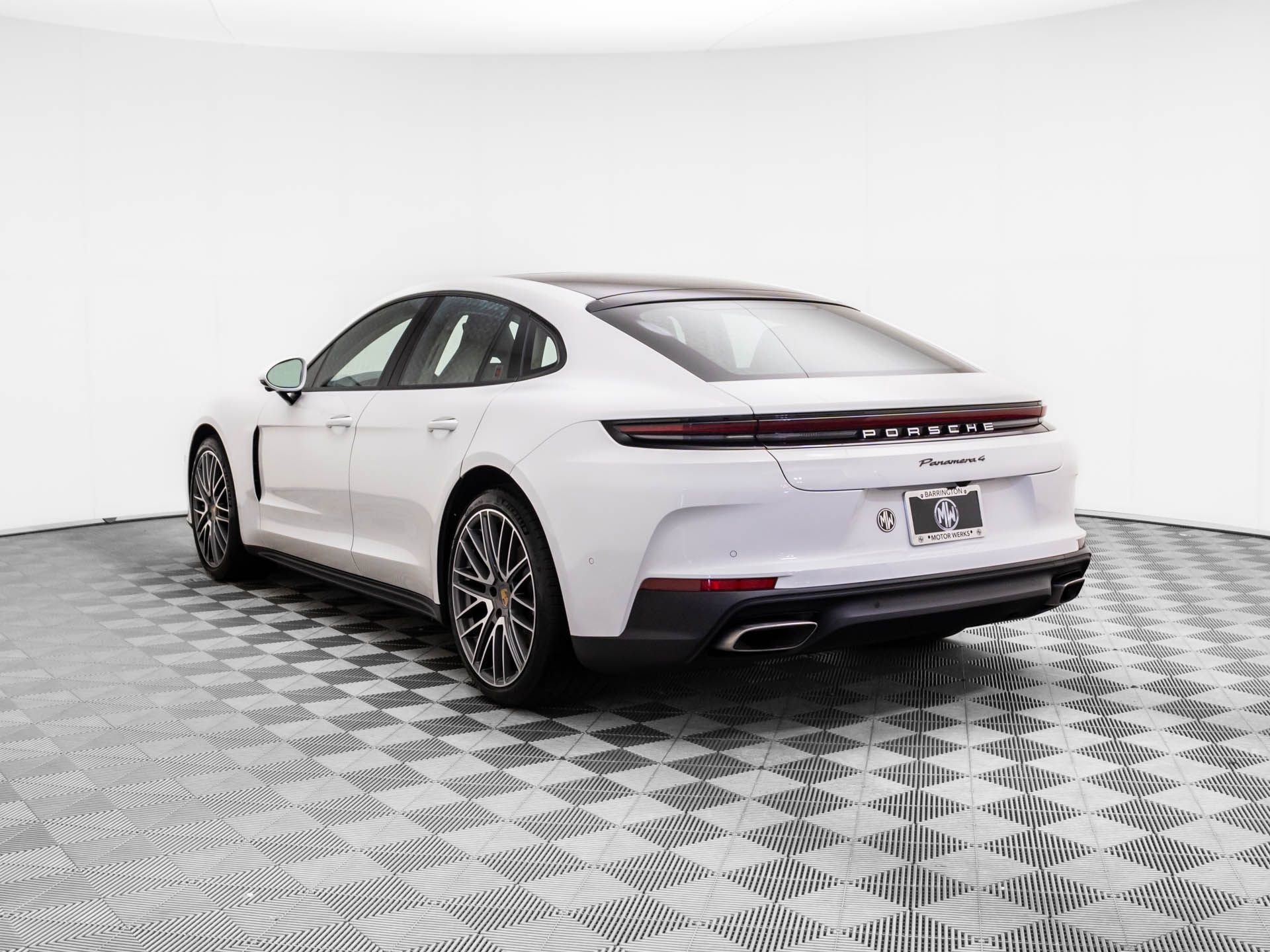 Certified 2025 Porsche Panamera 4 image 3