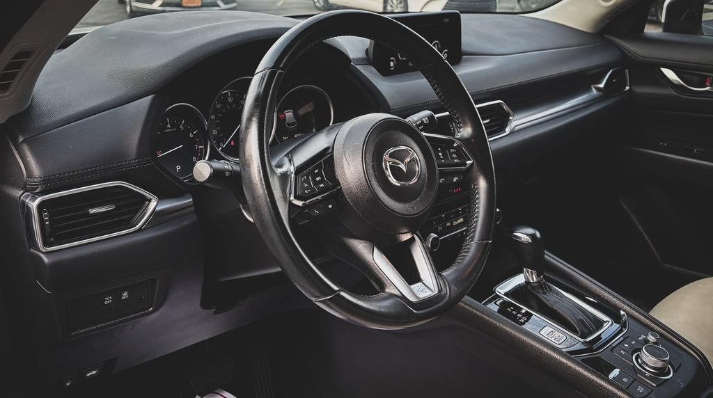 Used 2020 MAZDA CX-5 Touring FWD image 2