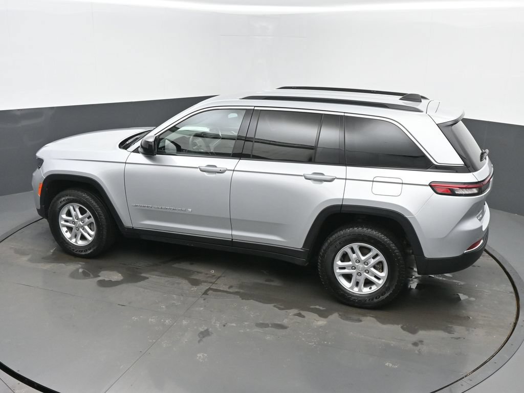 Used 2025 Jeep Grand Cherokee Laredo AWD/4WD image 45