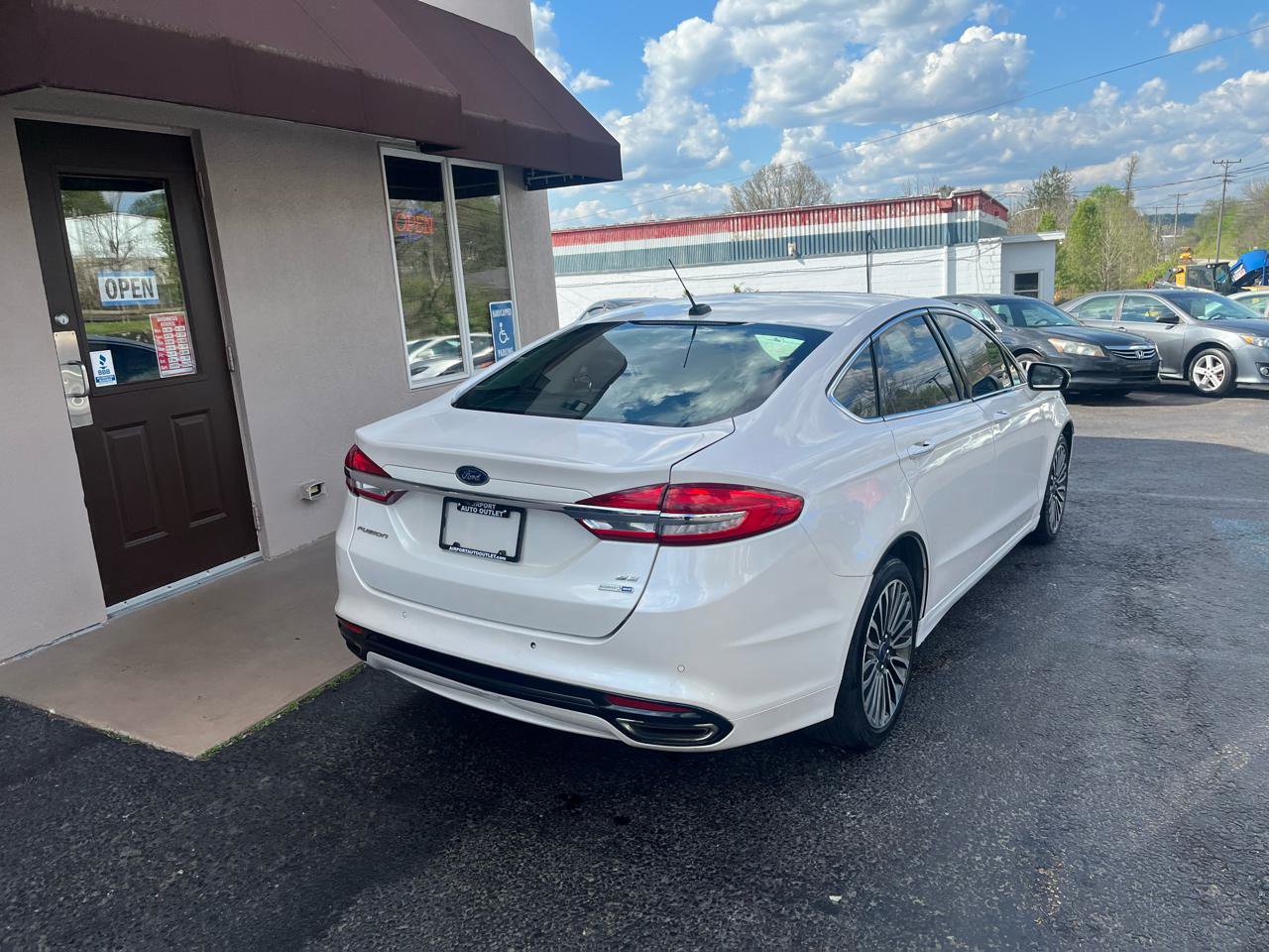 Used 2017 Ford Fusion SE w/ Equipment Group 202A AWD/4WD image 6