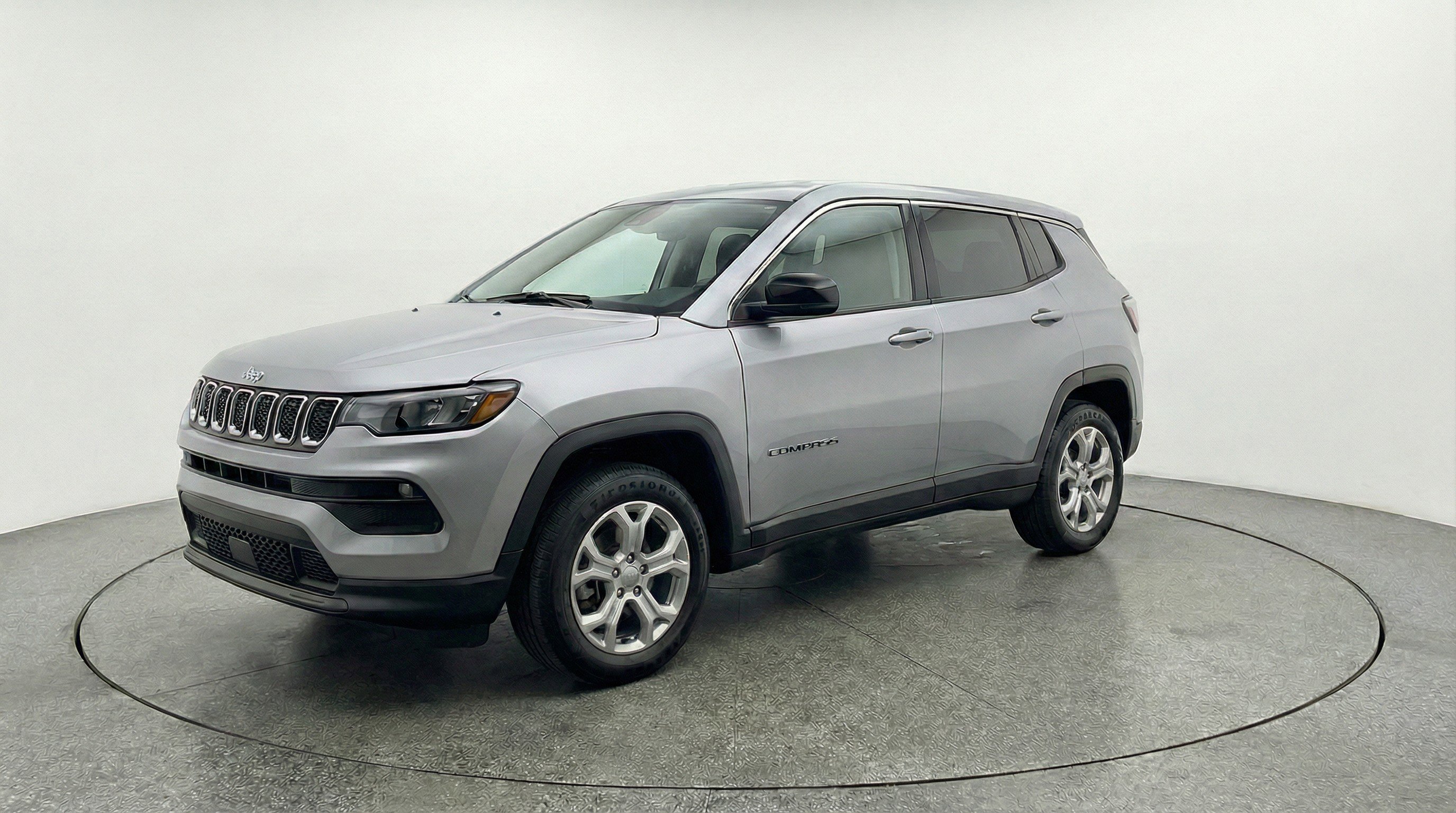 Used 2025 Jeep Compass Latitude AWD/4WD image 3