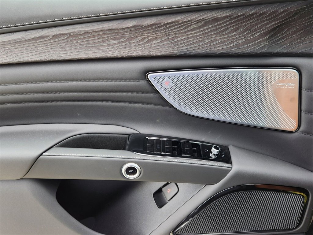 New 2025 Maserati Grecale Modena image 12