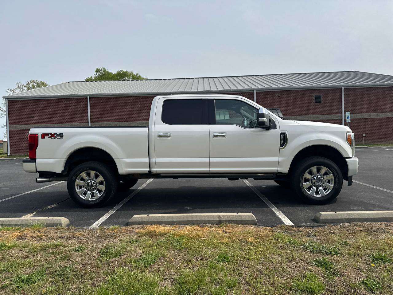 Used 2019 Ford F250 Platinum w/ Platinum Ultimate Package AWD/4WD image 4