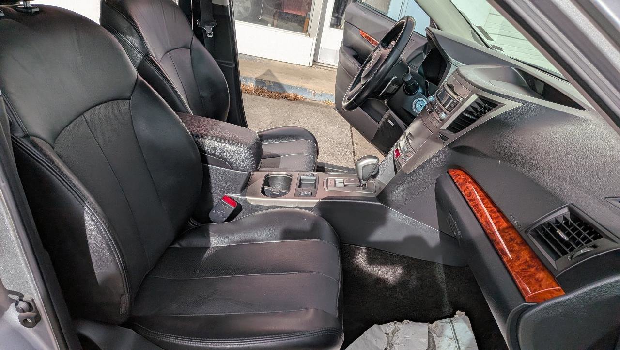 Used 2011 Subaru Outback 2.5i Limited w/ PWR Moonroof Pkg AWD/4WD image 14