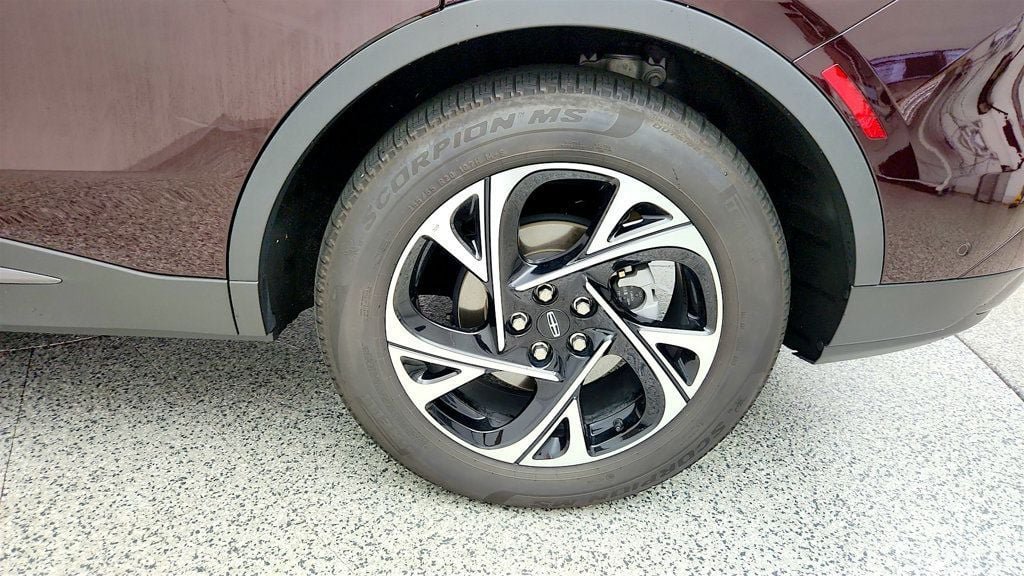 Used 2024 Lincoln Nautilus Premier w/ Equipment Group 102A AWD/4WD image 9