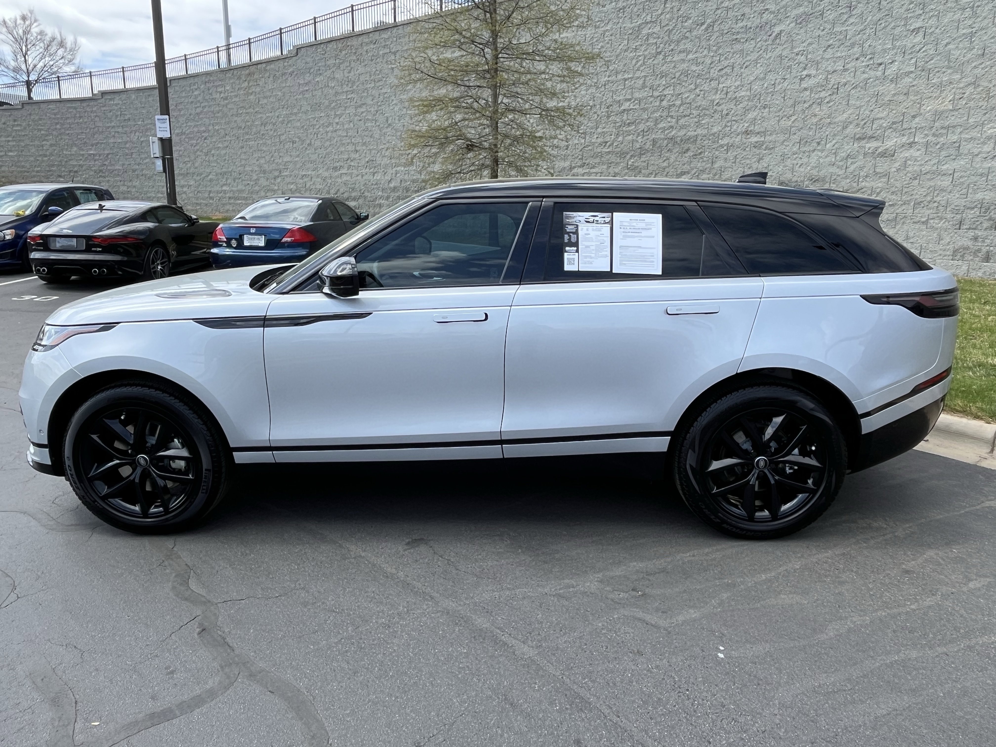 Certified 2025 Land Rover Range Rover Velar Dynamic SE AWD/4WD image 4