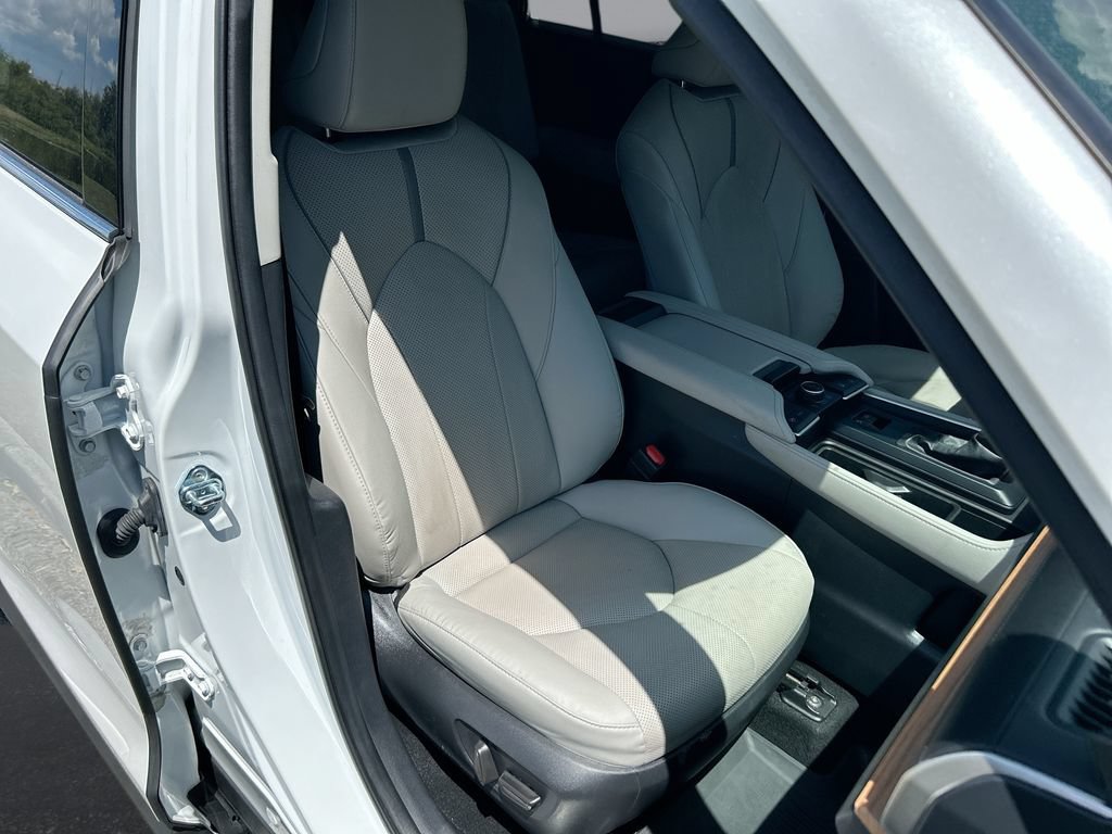 Used 2024 Toyota Grand Highlander AWD image 35