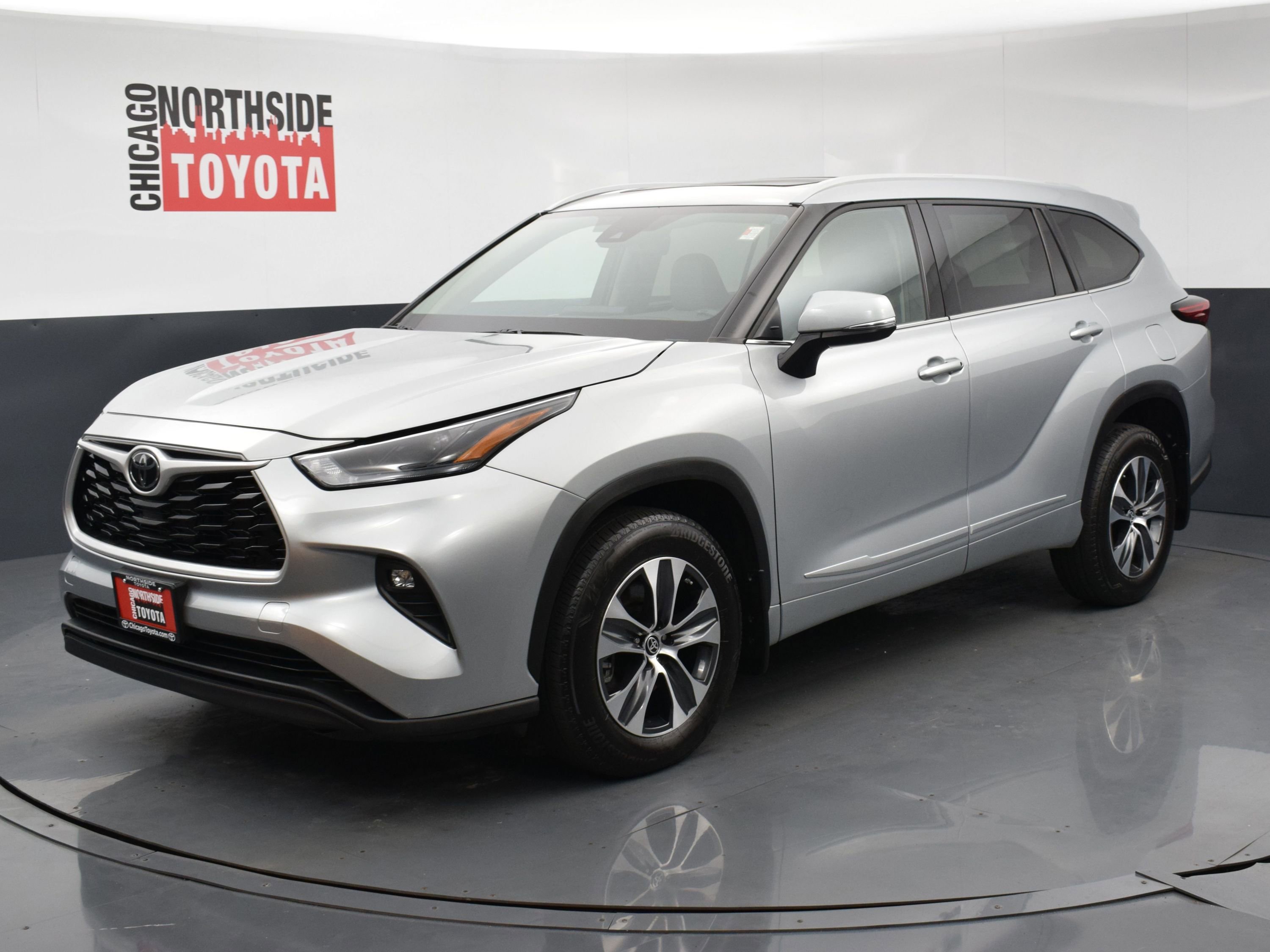 Used 2022 Toyota Highlander XLE AWD/4WD image 8