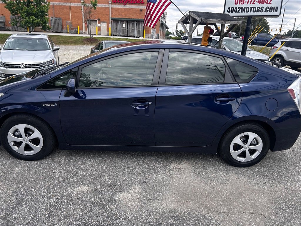 Used 2012 Toyota Prius Two FWD image 2