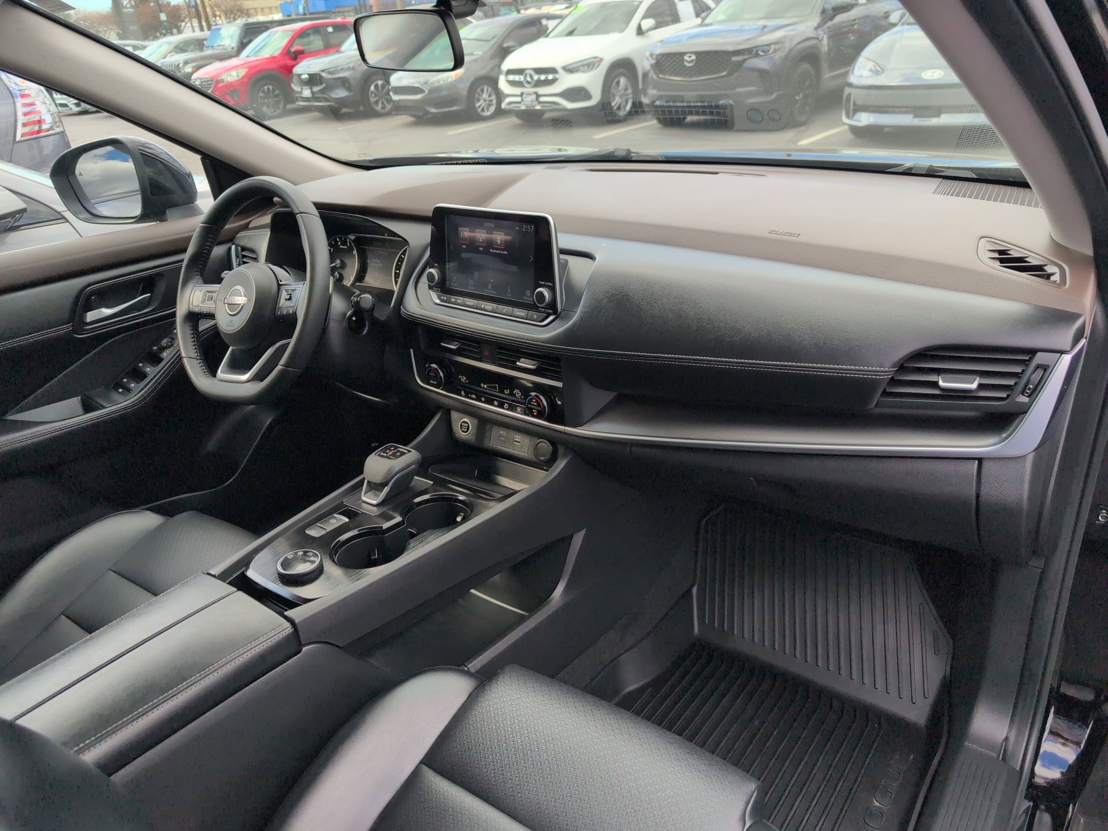 Used 2023 Nissan Rogue SV w/ SV Premium B Package image 34