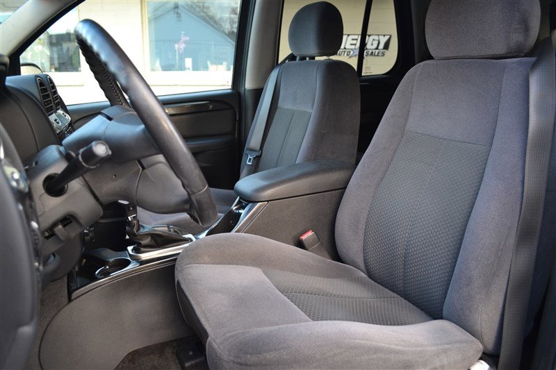 Used 2007 GMC Envoy SLE image 10