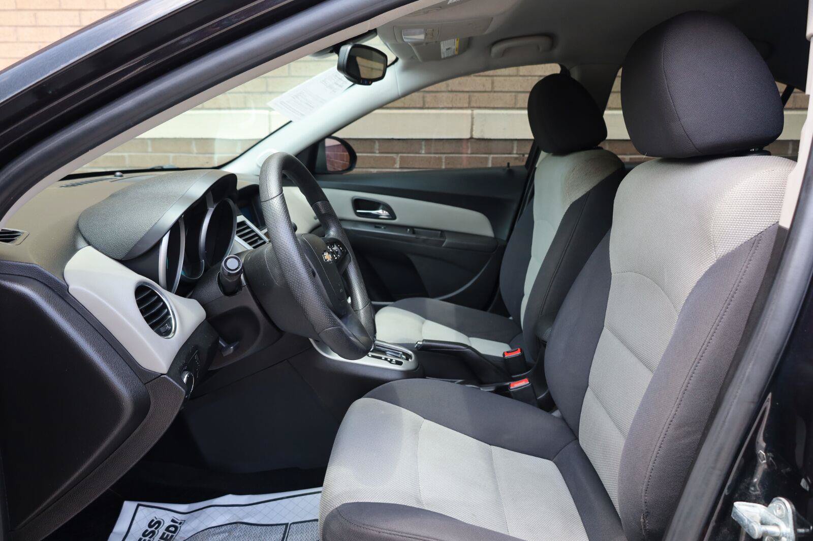 Used 2016 Chevrolet Cruze LS FWD image 16