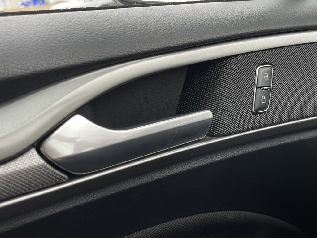 Used 2019 Ford Fusion SE image 12