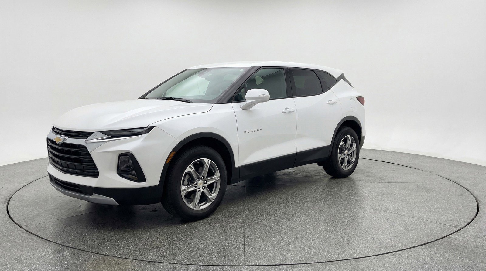 Used 2025 Chevrolet Blazer LT image 3