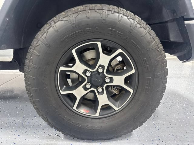 Used 2018 Jeep Wrangler Unlimited Rubicon w/ Dual Top Group AWD/4WD image 9