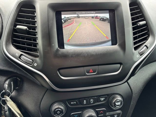 Used 2019 Jeep Cherokee Latitude w/ Cold Weather Group AWD/4WD image 31