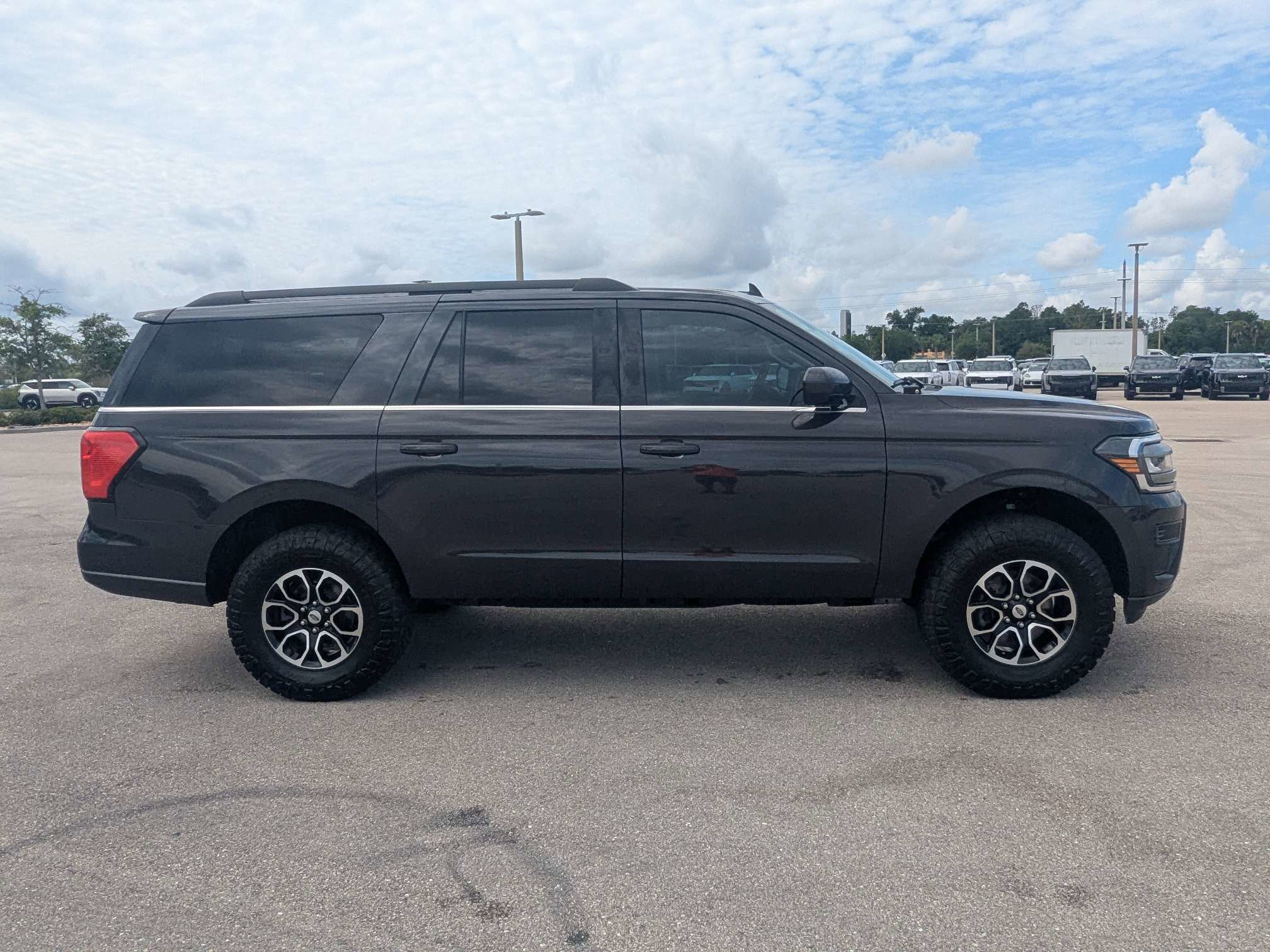 Used 2024 Ford Expedition Max XLT AWD/4WD image 4
