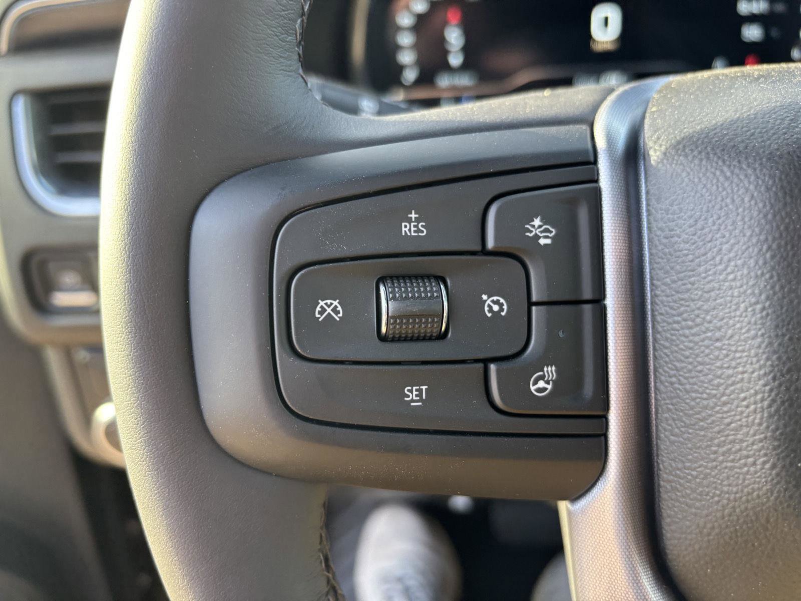 Used 2022 GMC Yukon XL SLT w/ SLT Premium Package image 19