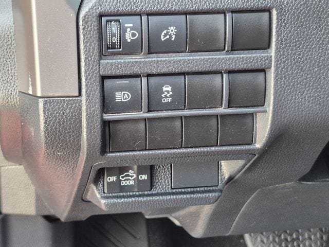Used 2024 Toyota Tacoma SR5 AWD/4WD image 9