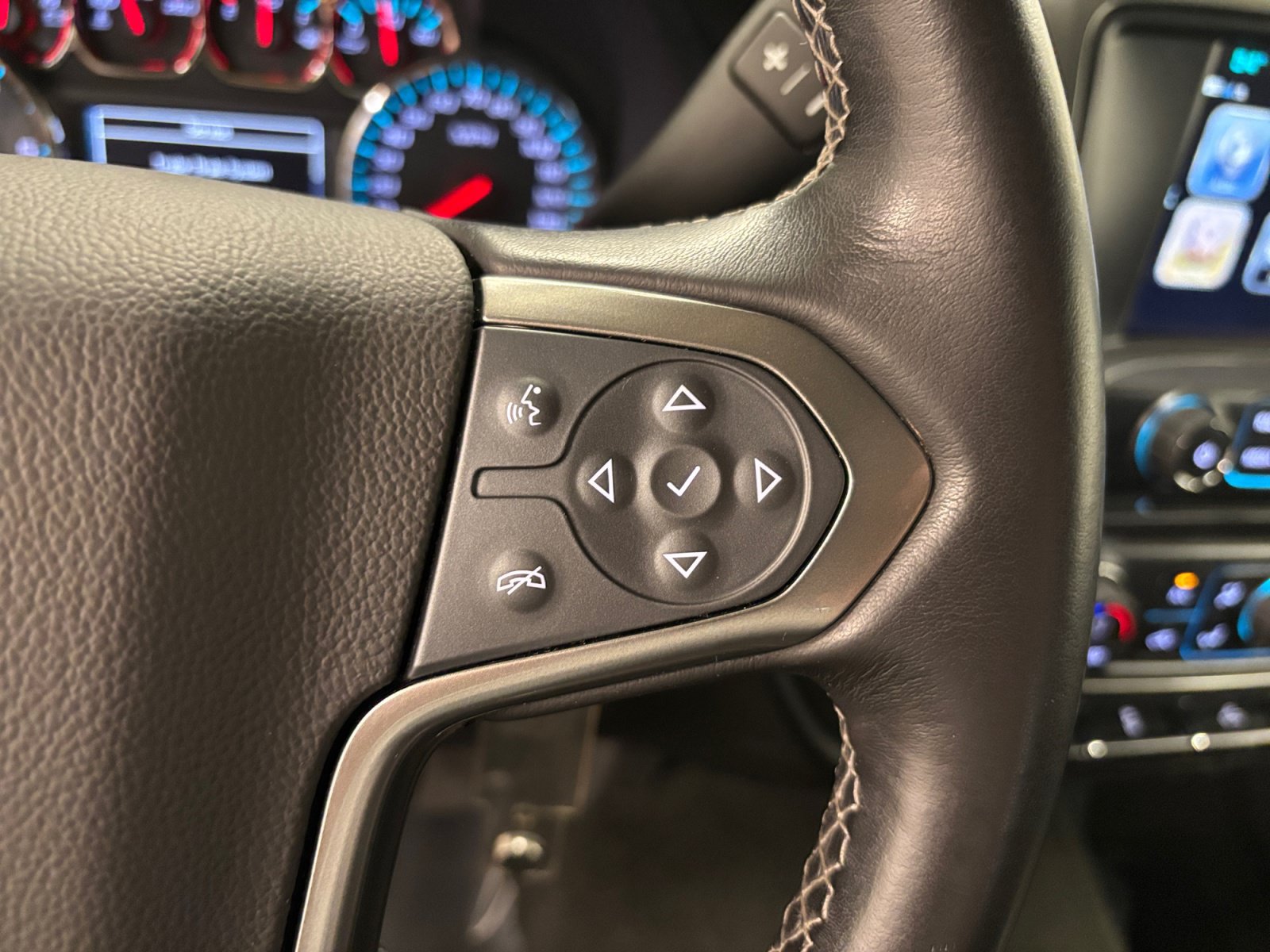 Used 2018 Chevrolet Silverado 1500 LT w/ All Star Edition AWD/4WD image 20