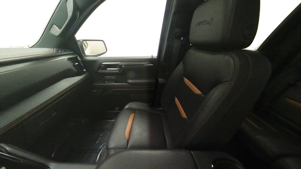Used 2025 GMC Sierra 1500 AT4 w/ AT4 Premium Package AWD/4WD image 32