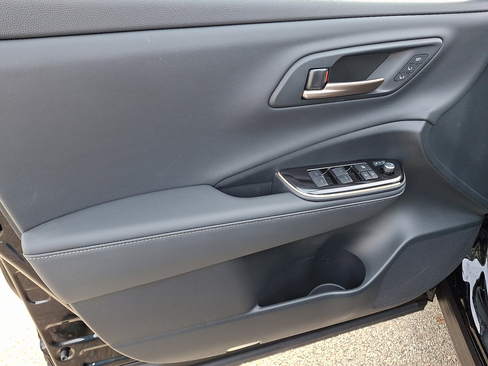 Used 2025 Toyota Crown Signia image 12