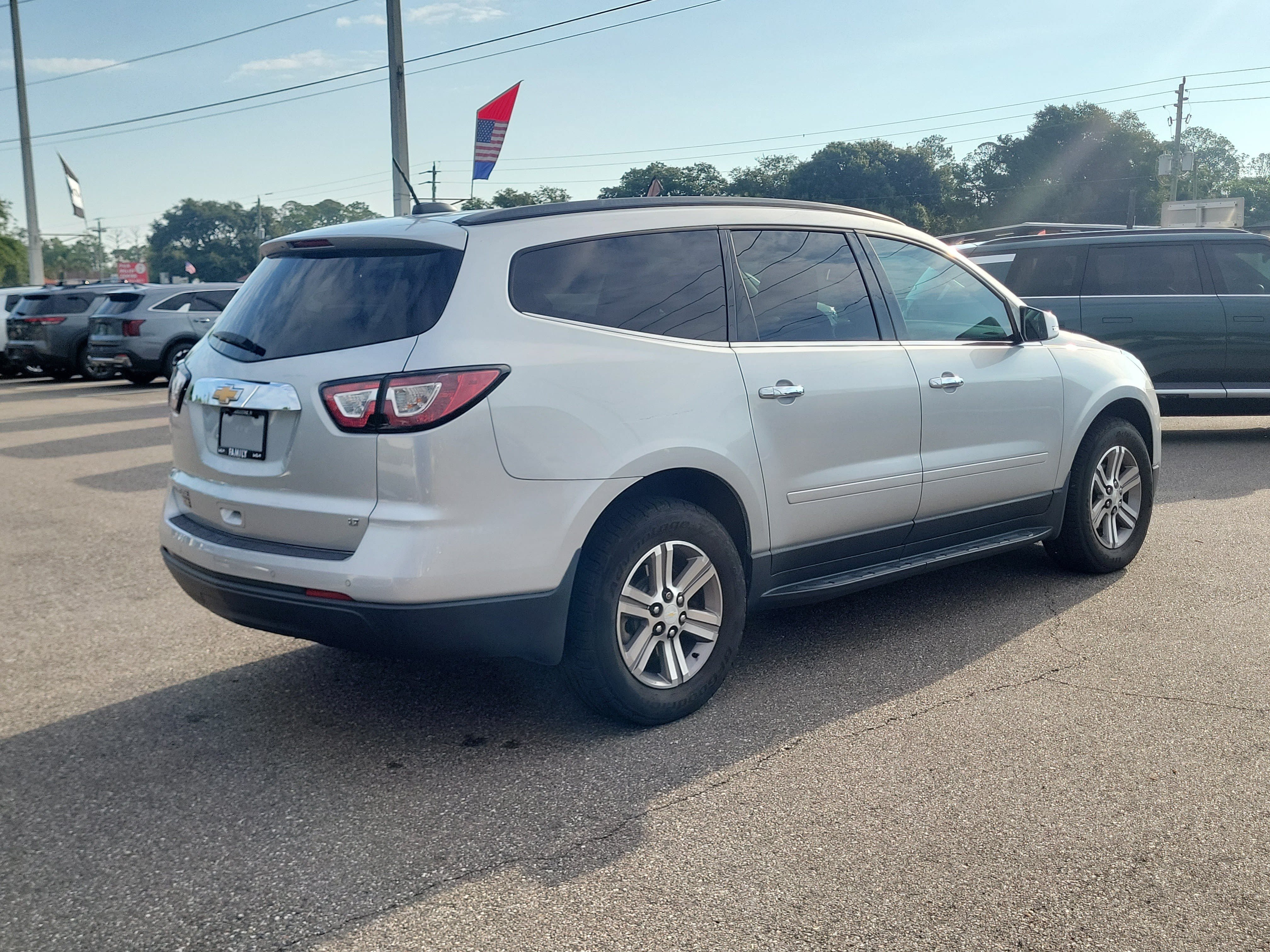 Used 2017 Chevrolet Traverse LT FWD image 6