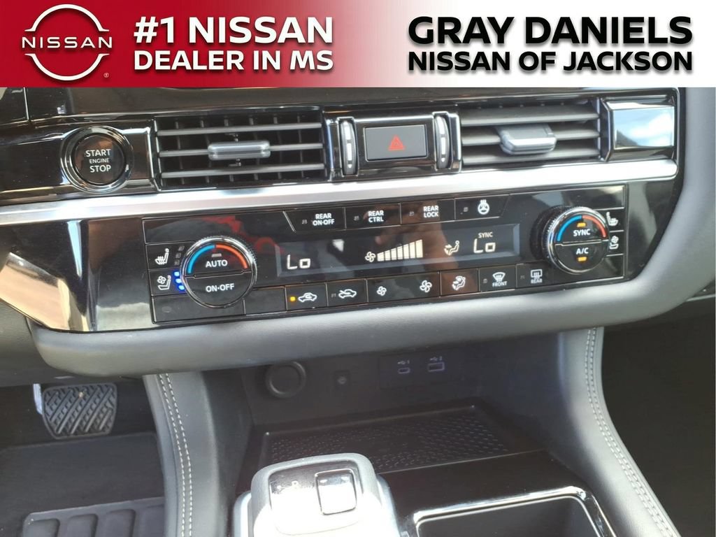 Certified 2025 Nissan Pathfinder Platinum FWD image 19