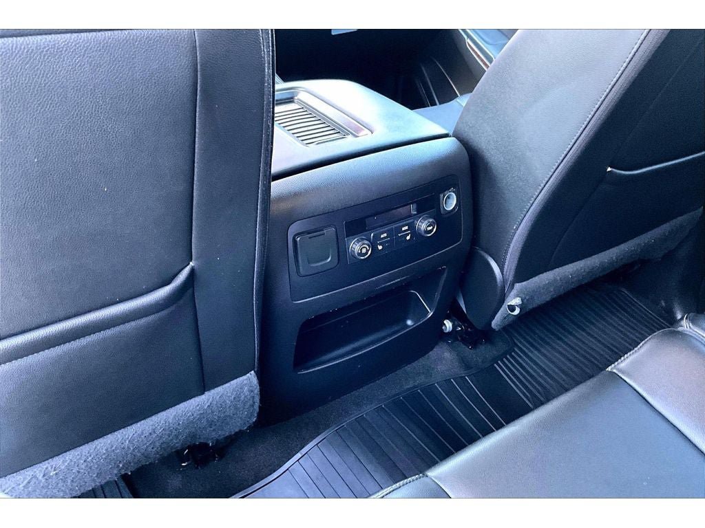Used 2017 GMC Yukon SLT w/ HD Trailering Package AWD/4WD image 26