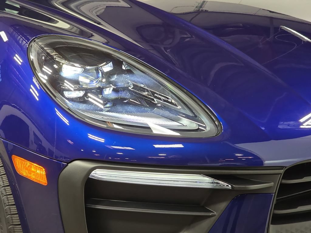 Certified 2025 Porsche Macan AWD/4WD image 12
