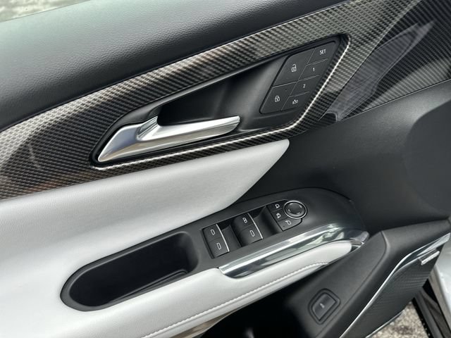 Used 2025 Chevrolet Traverse High Country w/ LPO, Floor Liner Package AWD/4WD image 17