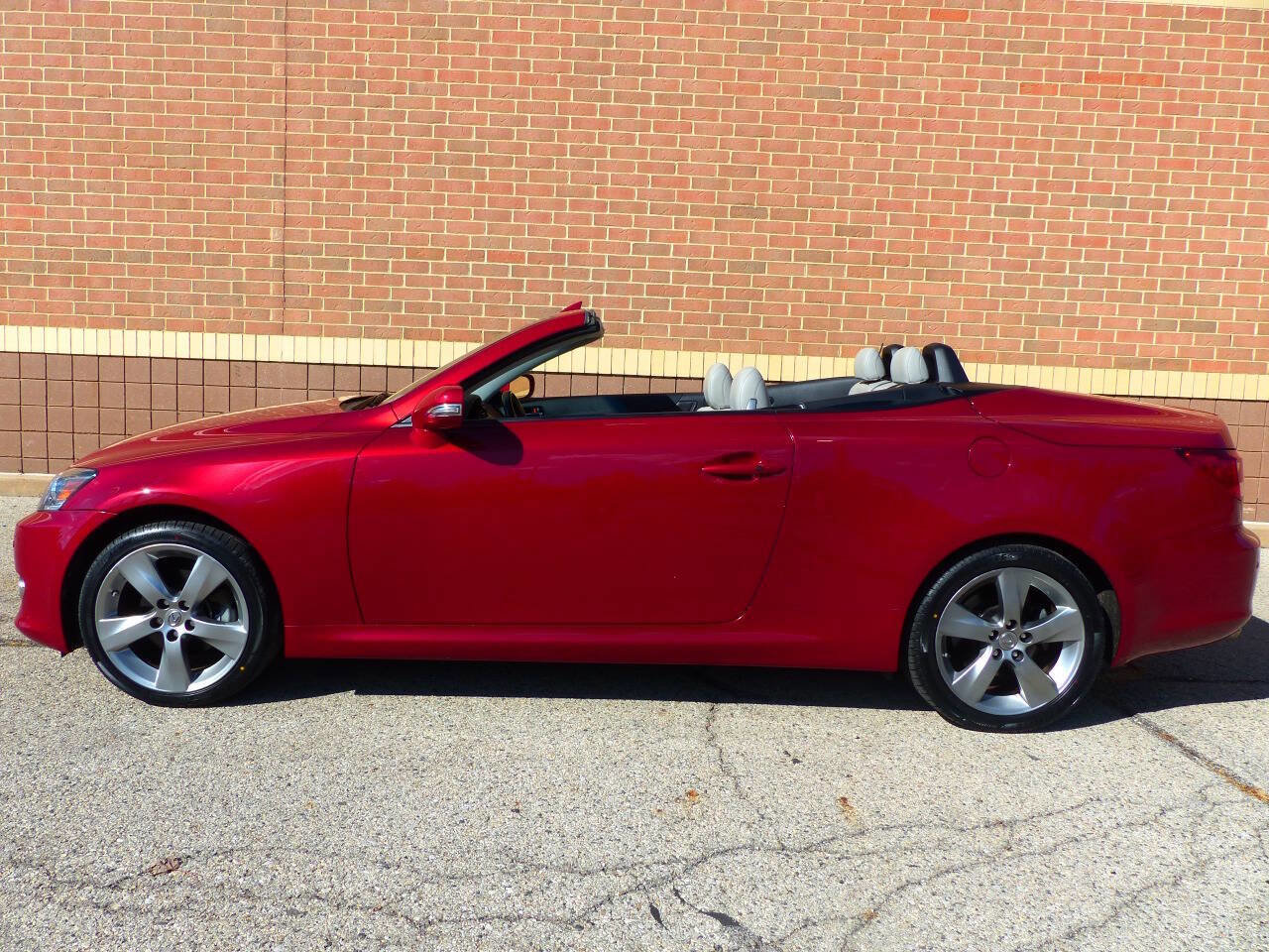 Used 2011 Lexus IS 250C w/ Luxury Pkg RWD image 20