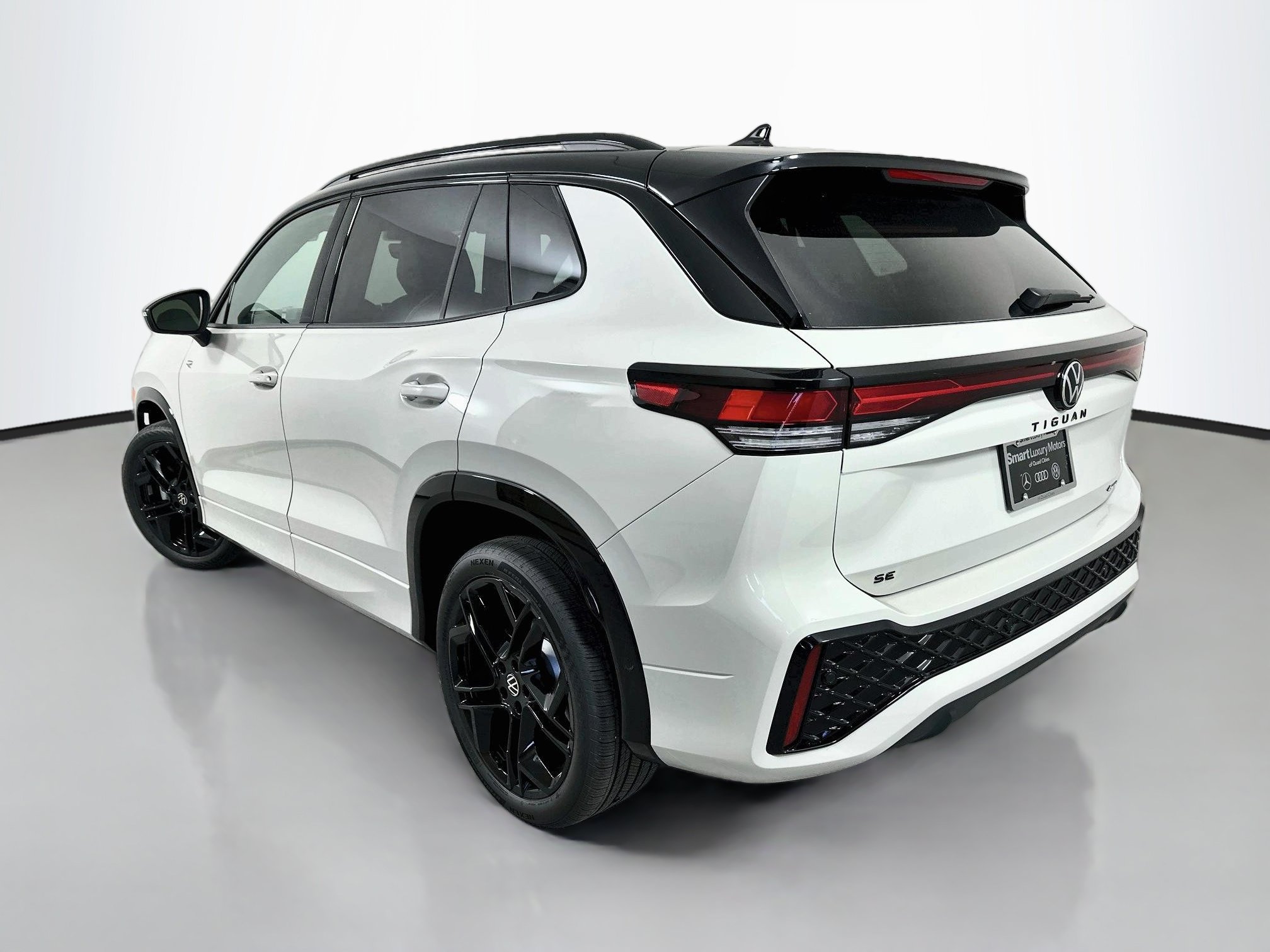 New 2026 Volkswagen Tiguan SE R-Line AWD/4WD image 5