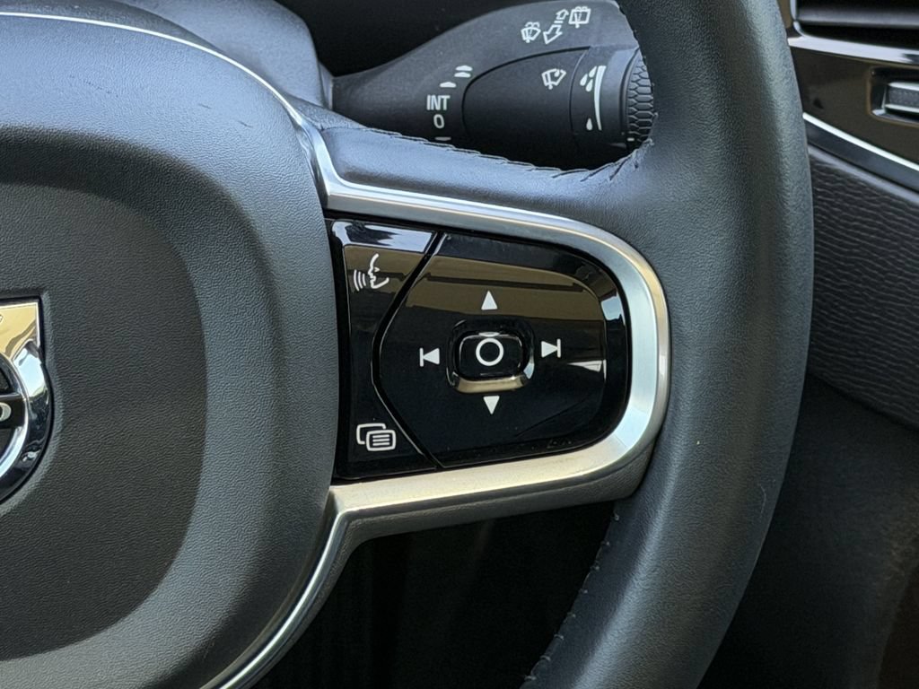 Used 2018 Volvo XC90 T6 Momentum w/ Convenience Package AWD/4WD image 15