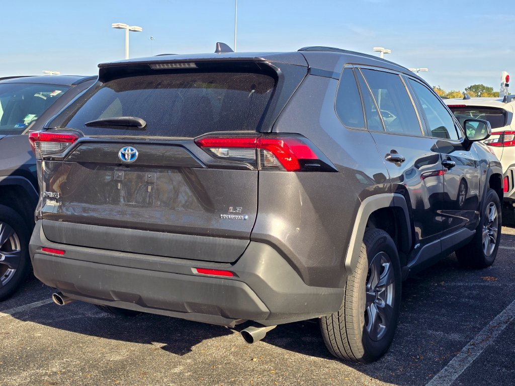 Used 2022 Toyota RAV4 LE AWD/4WD image 8