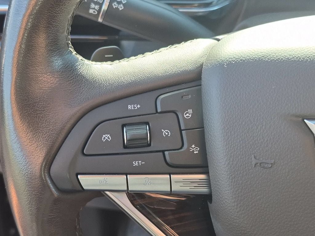 Used 2021 Cadillac Escalade Premium Luxury AWD/4WD image 16