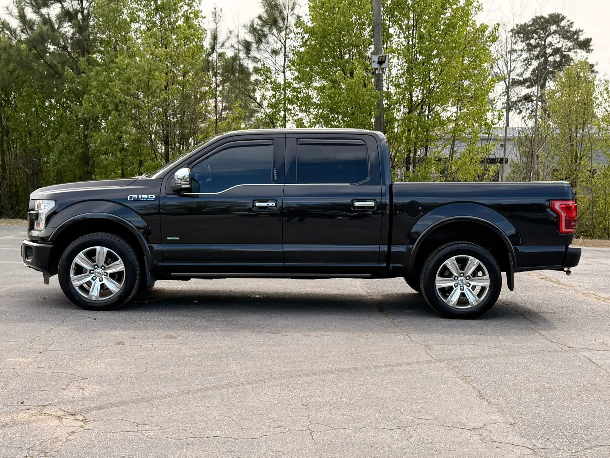 Used 2015 Ford F150 Platinum w/ Equipment Group 701A Luxury image 4